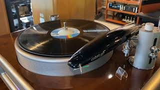 A quick tour of the Continuum Caliburn turntable, 400 lbs of exotic materials and engineering.