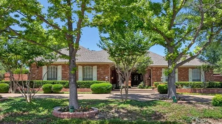 5423 Harbor Town Drive, Dallas, TX Presented by Su...