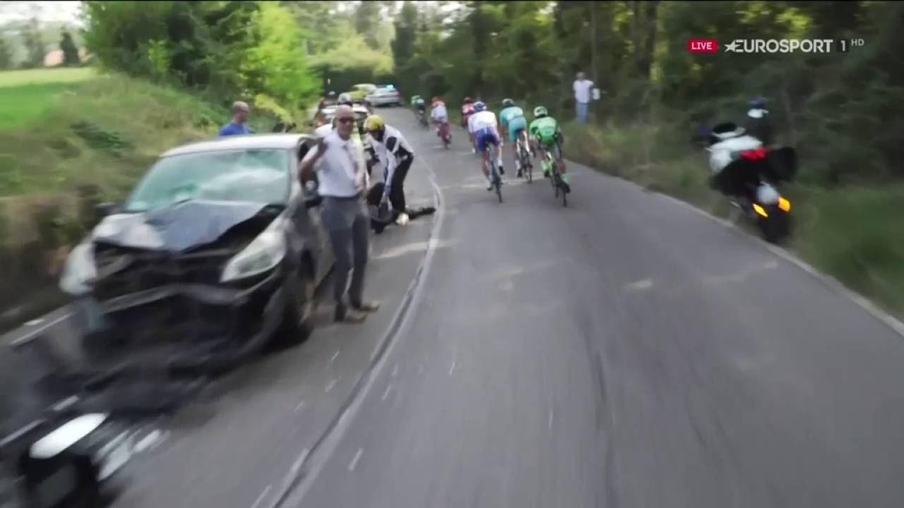 VIDEO: Motorbike collides with car at Tre Valli Varesine