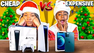 EXTREME CHEAP VS EXPENSIVE CHRISTMAS PRESENTS CHALLENGE 🎁