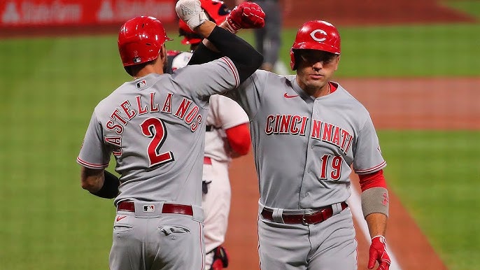 Harang, Votto lead Reds over Cubs 7-1