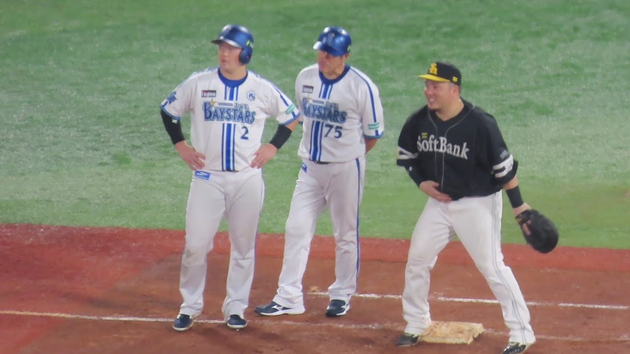 【対照的なリアクション】リクエストシーンを楽しそうに見る山川穂高と無表情の牧秀悟