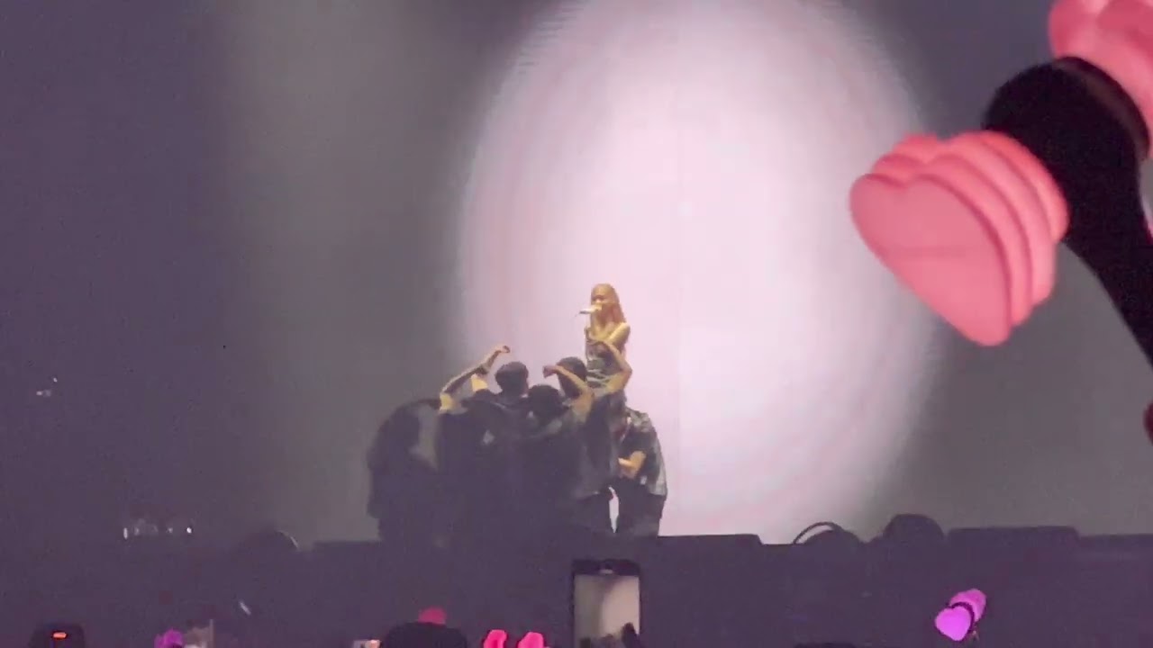 Rosé - Solo Performance | BLACKPINK in Abu Dhabi