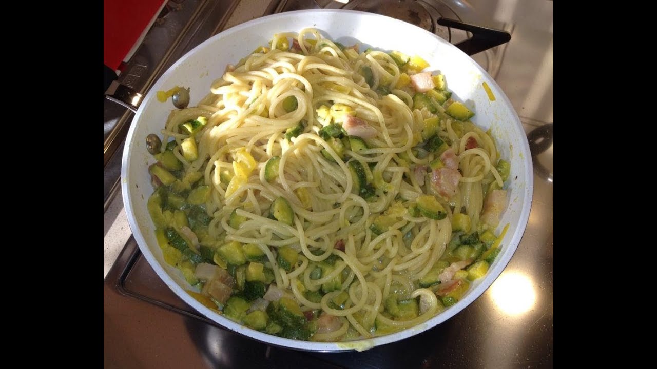 Spaghetti pancetta, robiola, zucchine e zafferano primo facile YouTube