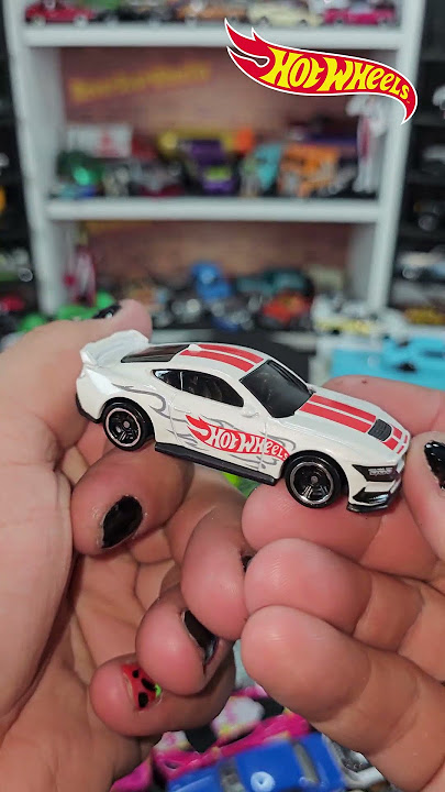 Ford Mustang Dark Horse in Oxford White Pearl 2025 HotWheels Mainline unboxing!