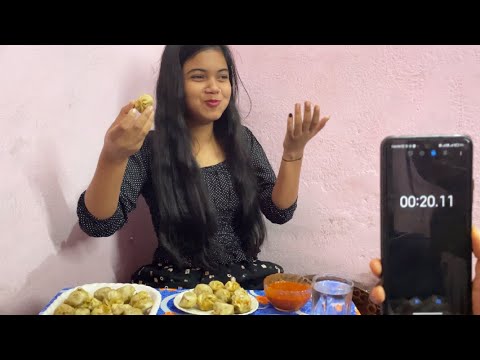 Unlimited momoes eating challange in 2 minutes Kaun jitega bhaiya ya mai ???🤔😀