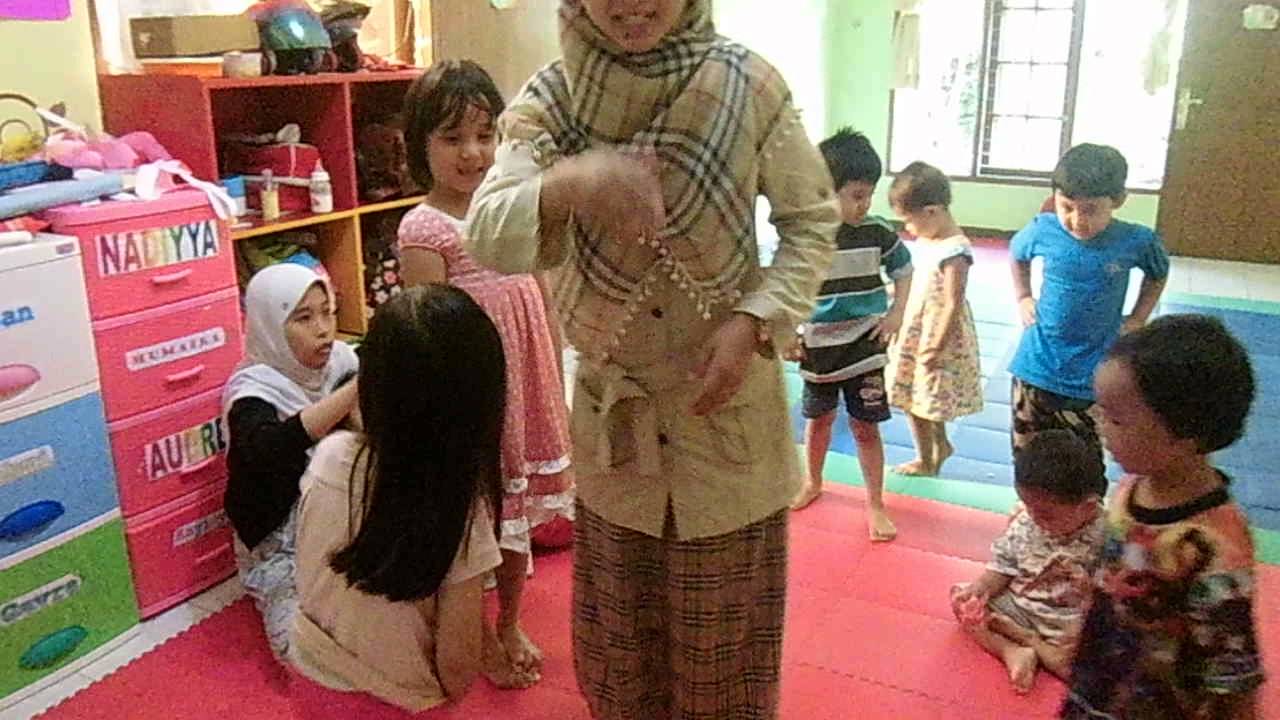 Amany Daycare Bandung  Circle Time  Part  1 YouTube