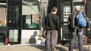 Rotterdam'da üç tramvay çarpıştı