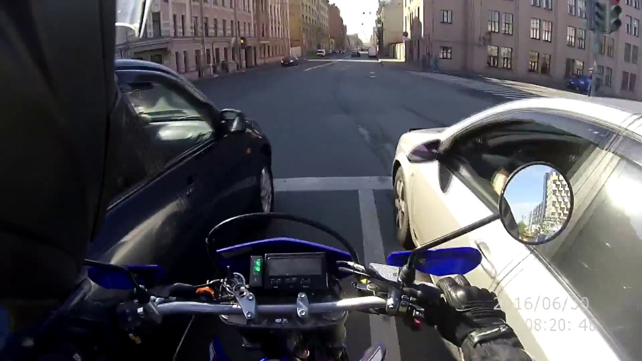 Suzuki DRZ 400 SM в городе