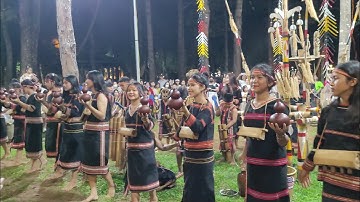 Hòa tấu nhạc cụ tre nứa kết hợp múa suang siêu dễ thương của các nghệ nhân huyện iaGrai.