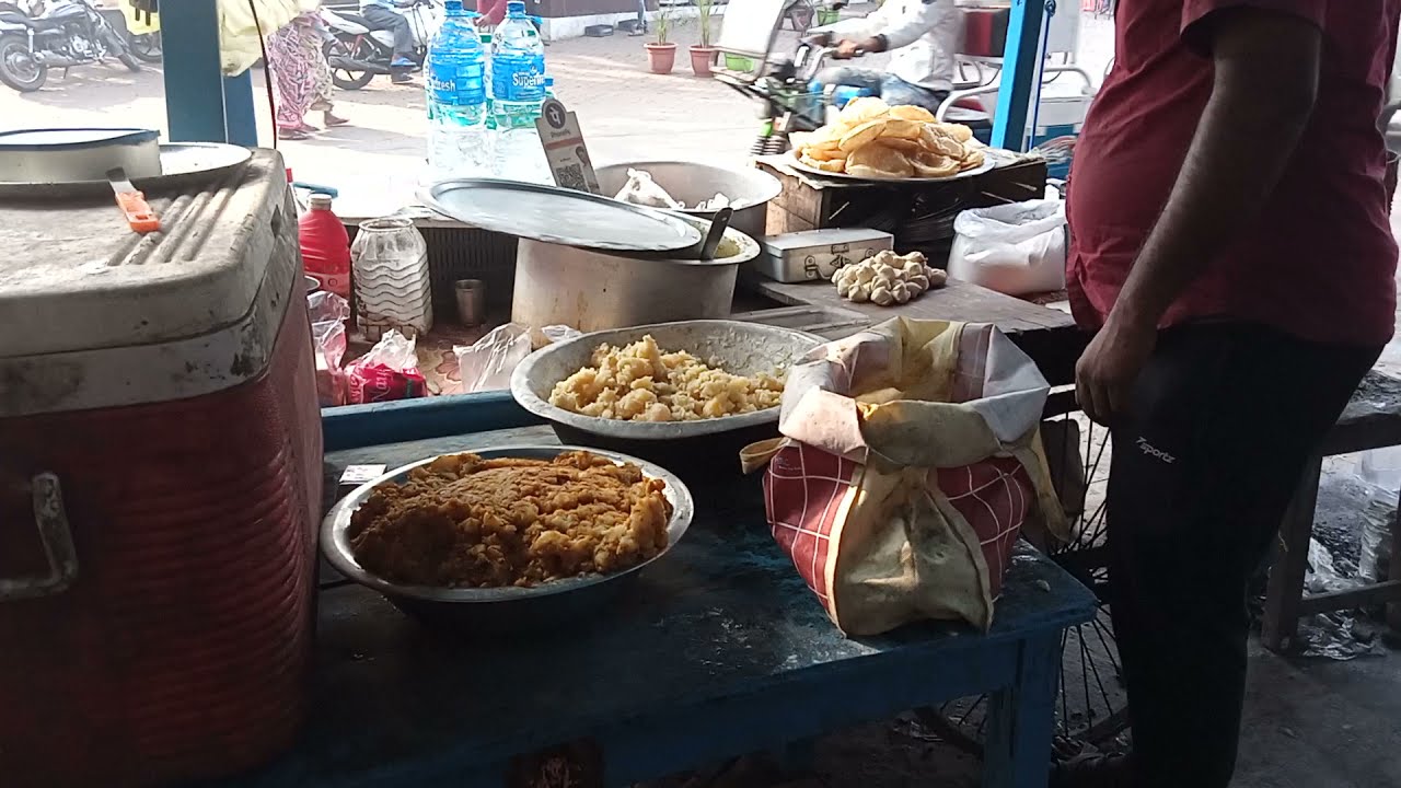 6 kachori in Rs20  Street food Asansol railway station 
