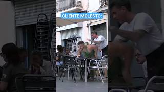 Camarero se Venga de CLIENTE MOLESTO (CÁMARA OCULTA, refranes españoles) con @TiparracoSA