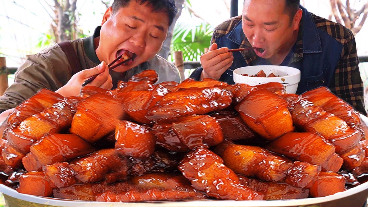 Второй брат готовит «тушеный рис со свининой», жирный, но не жирный｜ Мукбанг.