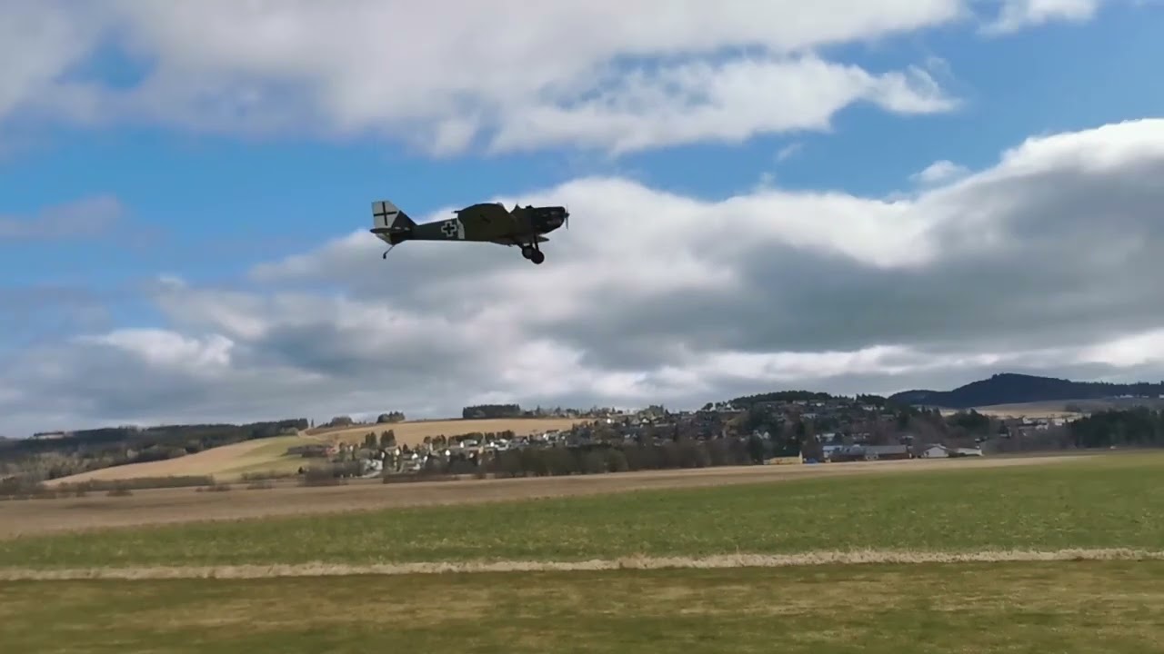 IMFK - Early attempts capturing planes with a drone