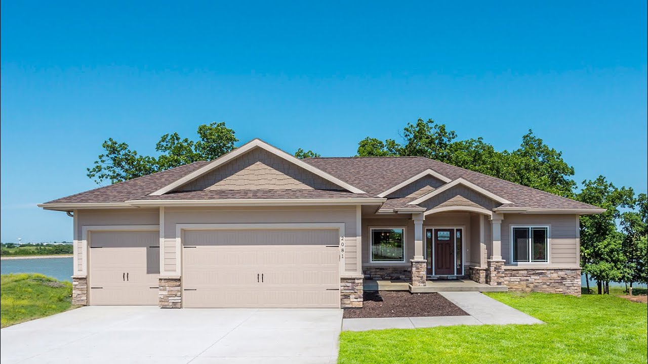 Lake House Custom Home 4 BEDS 3.5 BATHS Amazing Shoreline Views