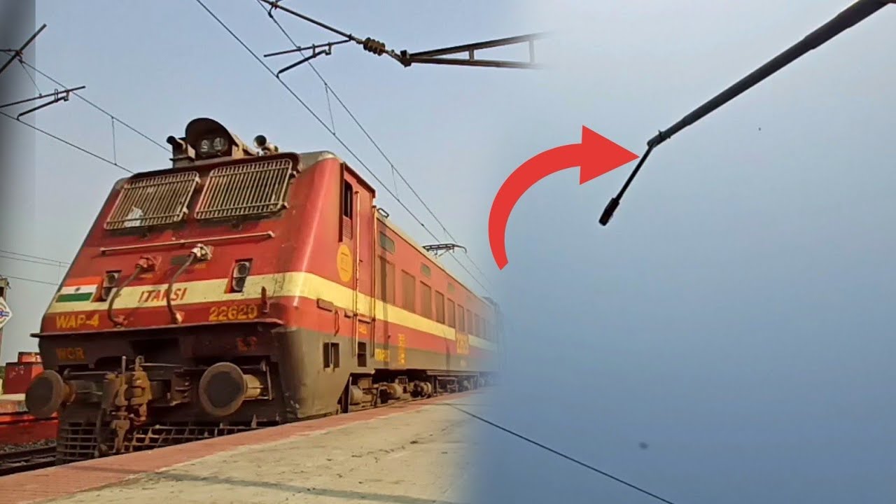 Dangerous Scene | Mobile Phone Cannot Withstand High Speed Train | Vivek Express | Phone Fell Down