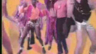 Deee Lite - Groove is in the Heart (Music Video)