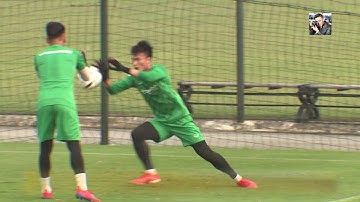 Thủ môn U22 Việt Nam khổ luyện trên sân tập giành HCV SEA Games