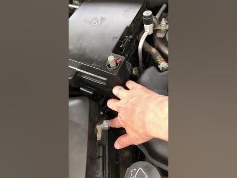 How to Jump Start a Chevrolet Equinox - YouTube