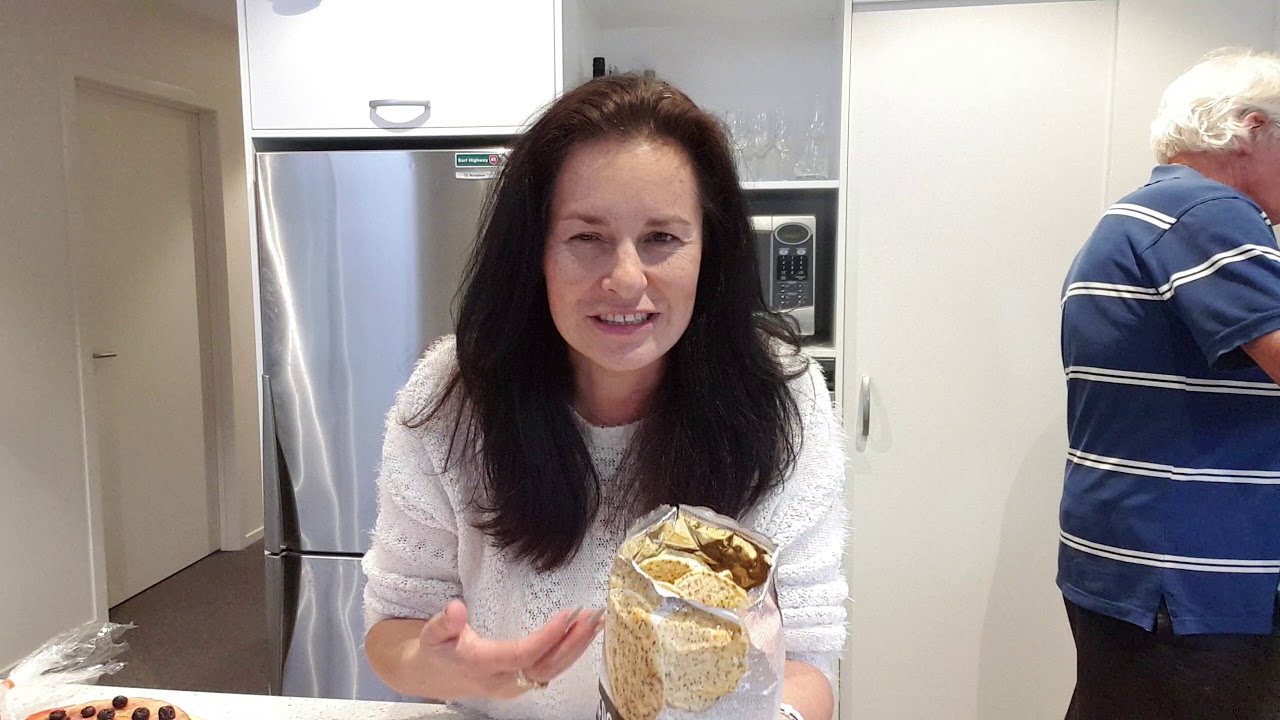 Make a "Chip Bag Bowl" hack😍 YouTube