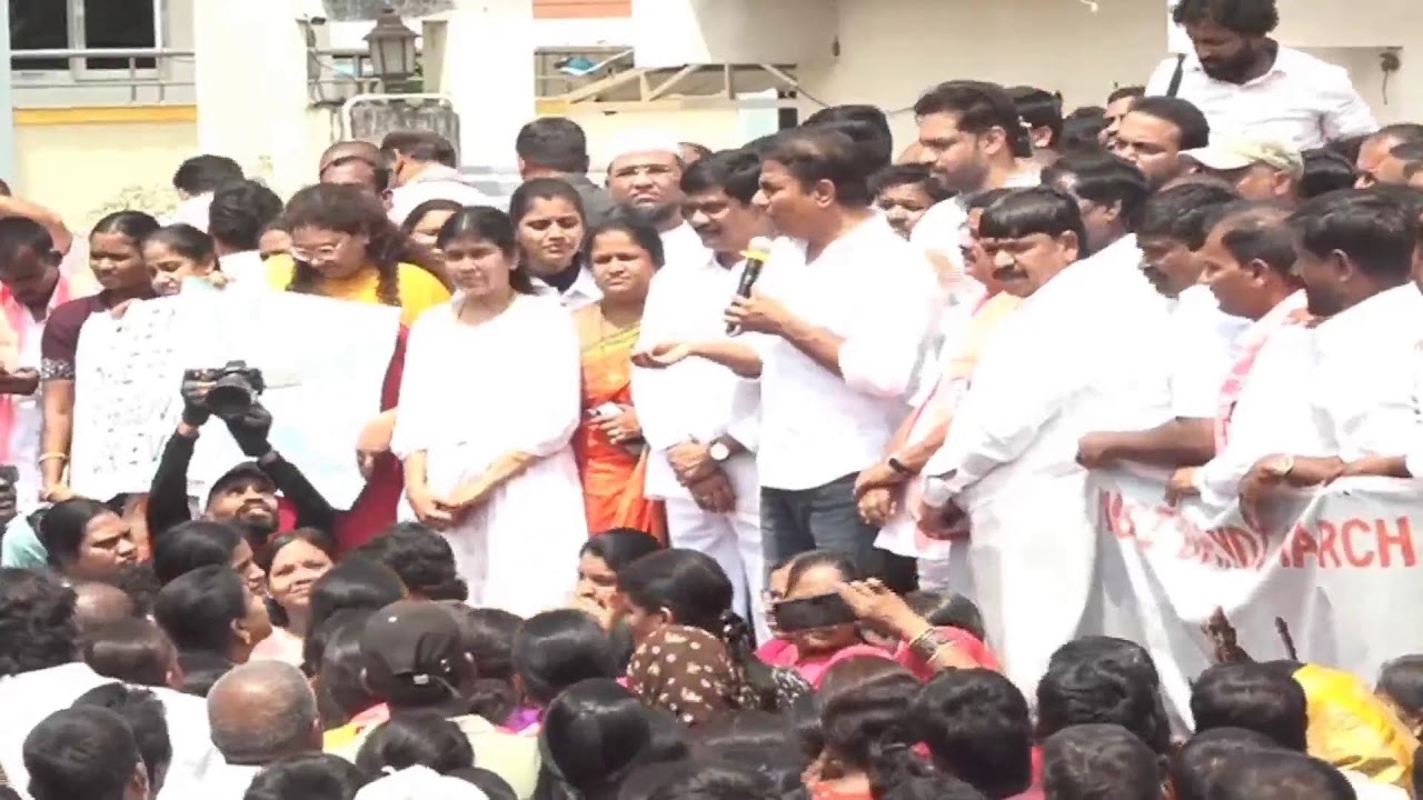 Live: BRS Working President KTR  Padayatra with victims of Musi River front project |Hyder Shah Kote