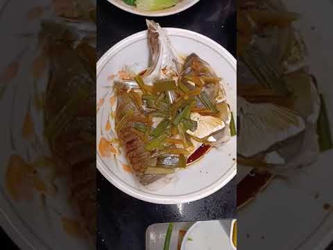 वीडियो: टमाटर सॉस में आलू के साथ मछली