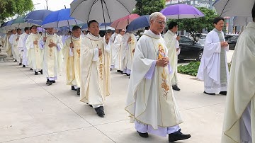 Đón Đoàn Lễ Nghi Vào Dâng Thánh Lễ Tại Nhà Thờ Giáo Xứ Xuân Thủy Giáo Phận Bùi Chu