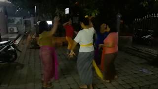 Gadis Bali Menari