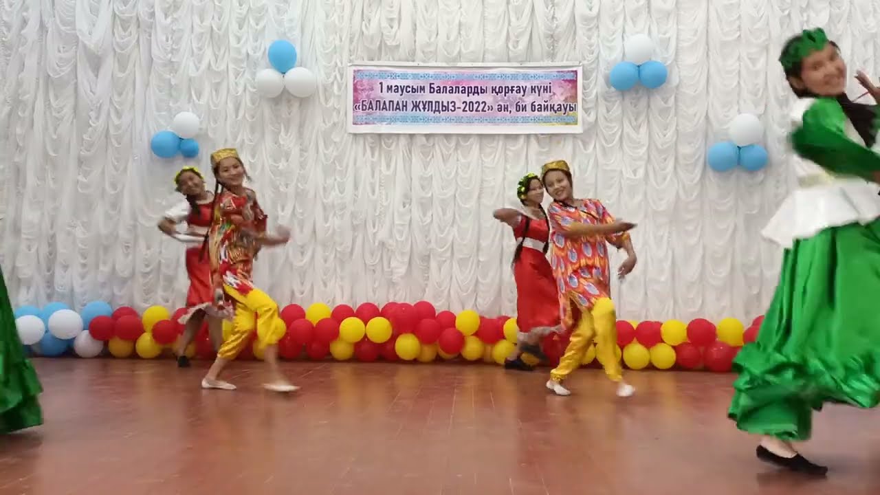 Үлкен қара жігіт кішкентай қызды порнода трахты Ана мен әкенің секс туралы видеосы