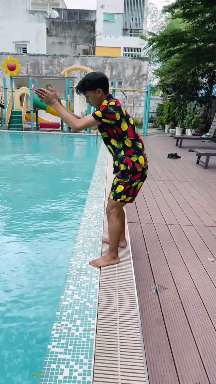 Su Hao comedy: cold swimming pool ?