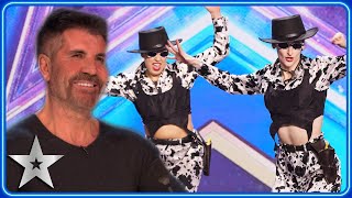 YEE-HAW! The crowd go BANANAS for The Queens! | Auditions | BGT 2023 Resimi