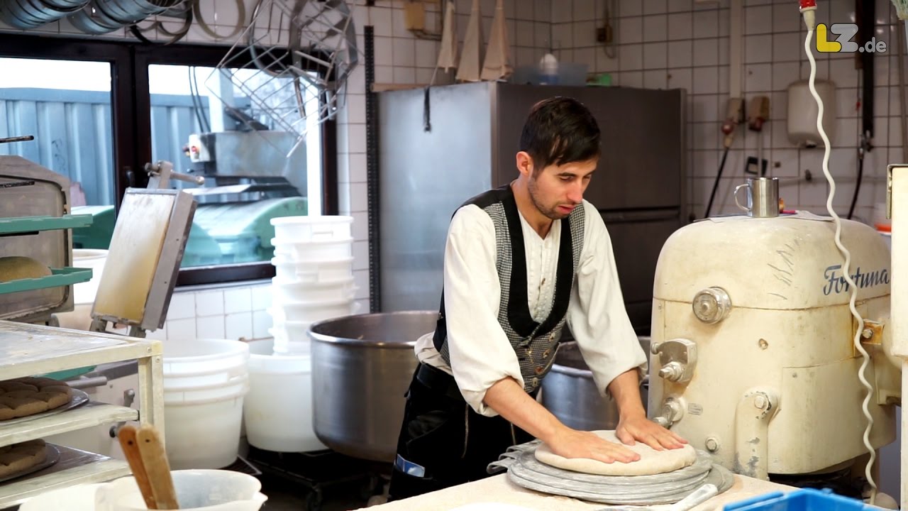Dieser Bäckergeselle aus Sachsen will das Rezept der Lemgoer Strohsemmel