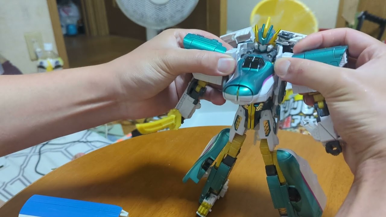 シンカリオンとヒカリアンが夢のオーバークロス合体？！