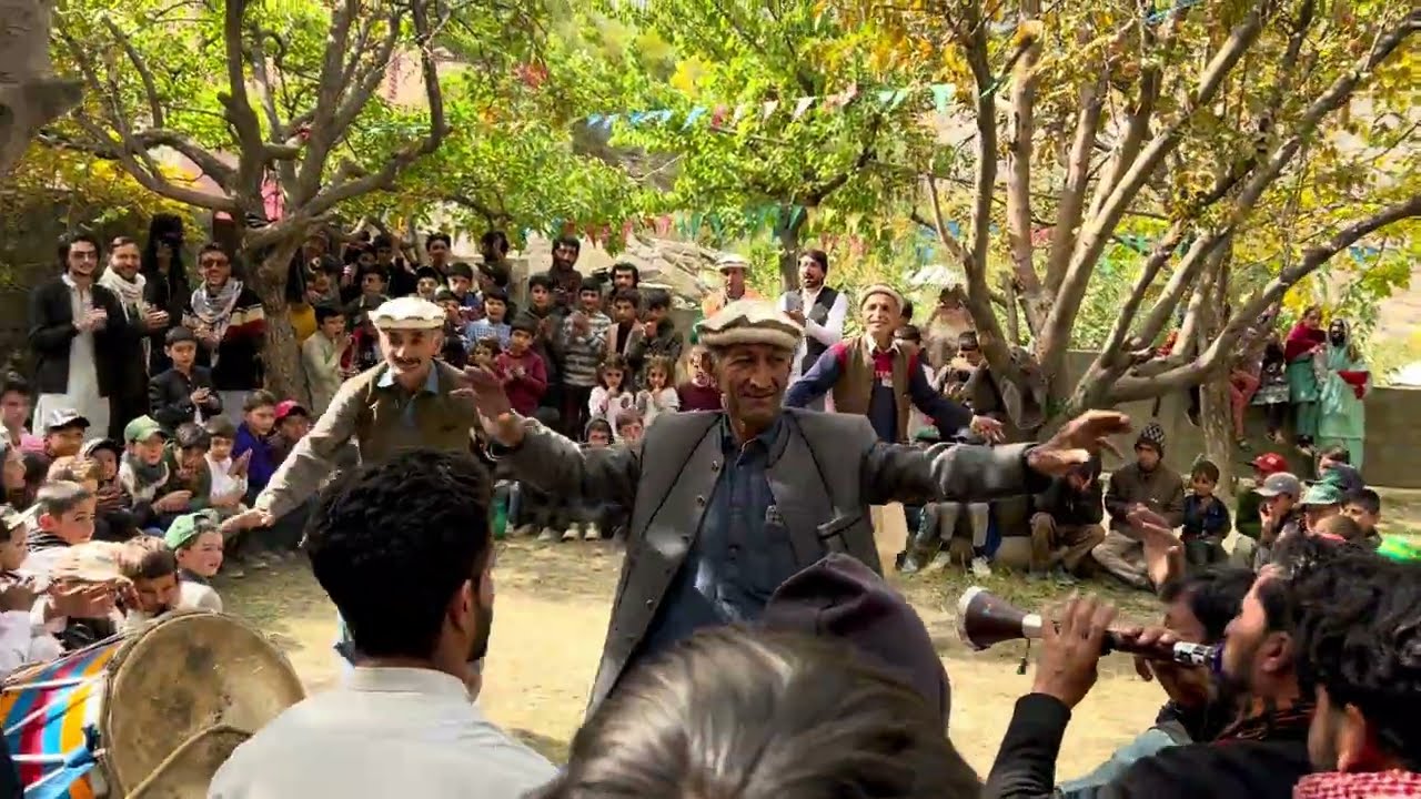 Best Chitrali Dance||Arkari Ishtok||Chitrali Surnay by Qayas Ustaz 