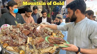 HUGE MOUNTAIN OF GOLD PULAO | ZAIQA CHAWAL AFGHANI PULAO | STREET FOOD IN PESHAWAR PAKISTAN