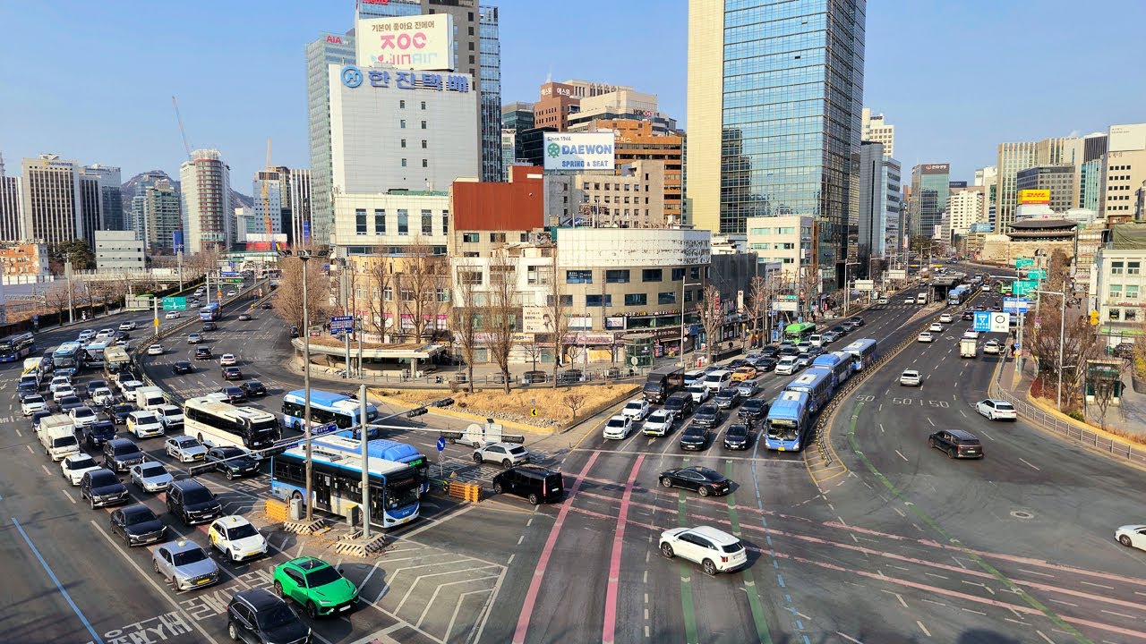 [4K] Прогулка по Сеулу, от вокзала Сеула до мэрии через рынок Намдэмун