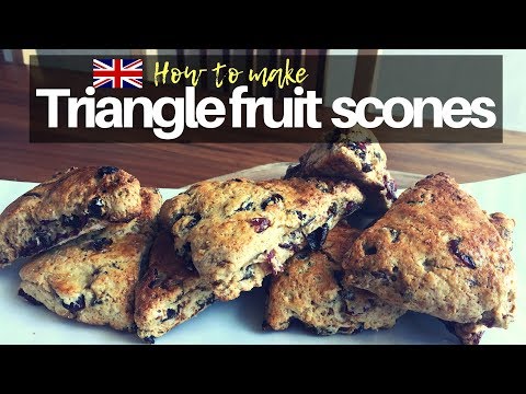 How to make triangle fruit scones. 삼각형 과일 스콘 만들기.