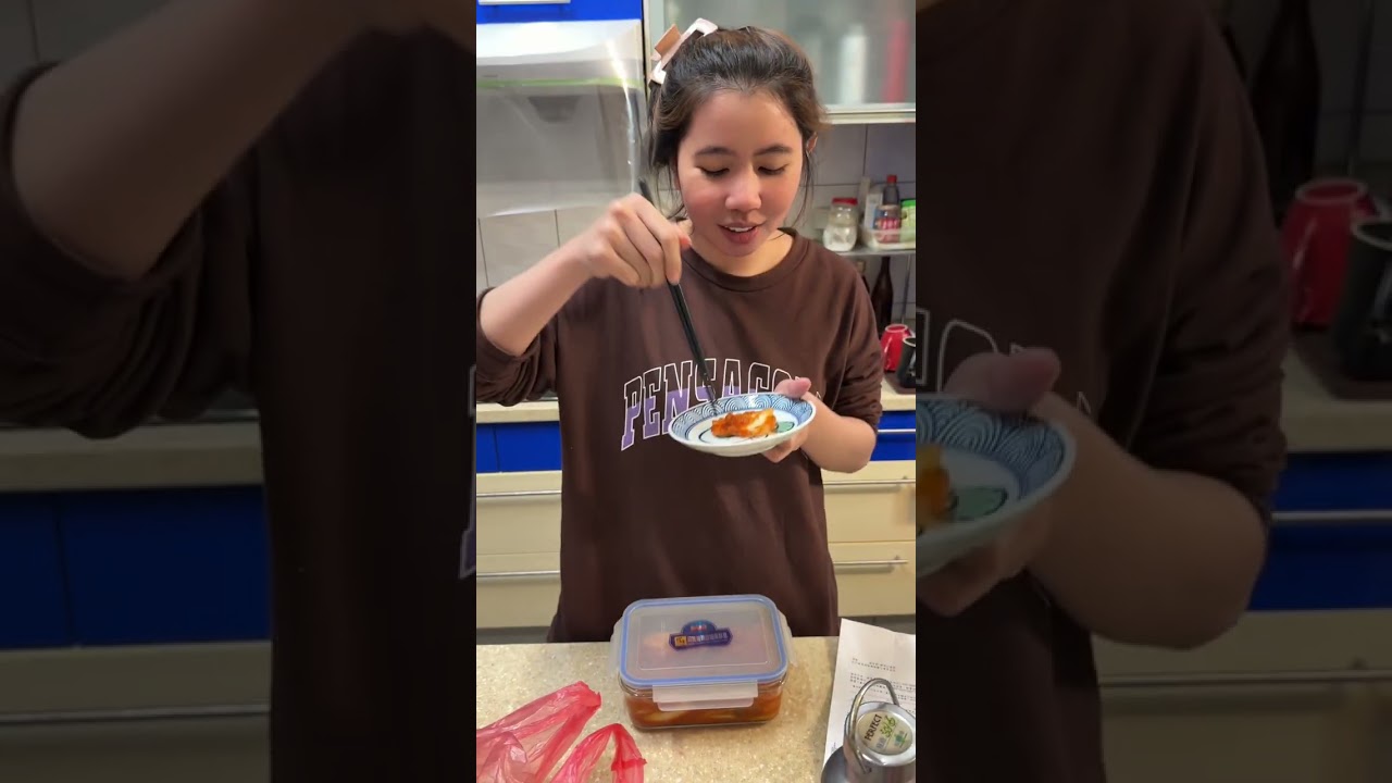 ធ្វើគីមឈីលើកដំបូង! ម៉ែក្មេកភ្លក់ហើយសរសើរភ្លាម៖ «ធ្វើលក់បានហើយកូន!» 😂🔥