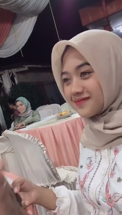 Story WA Mentahan Halu ke kondangan sama cewek cantik banget. Buat Manasin mantan