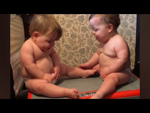 Video: Houden baby's van vibrerende uitsmijters?