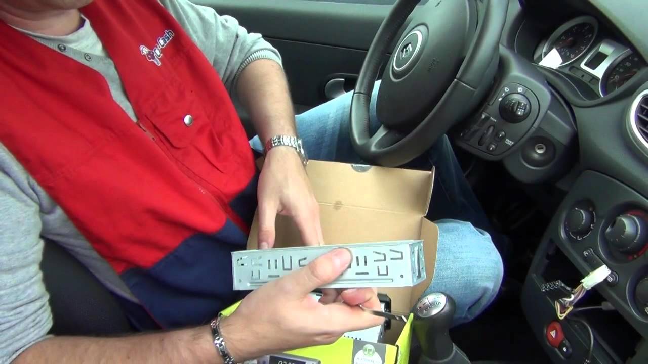 Comment monter un autoradio ? - YouTube