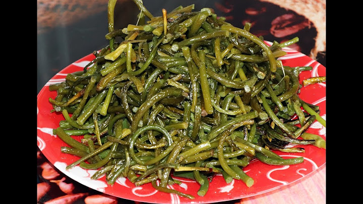 жареные чесночные стрелки с яйцом