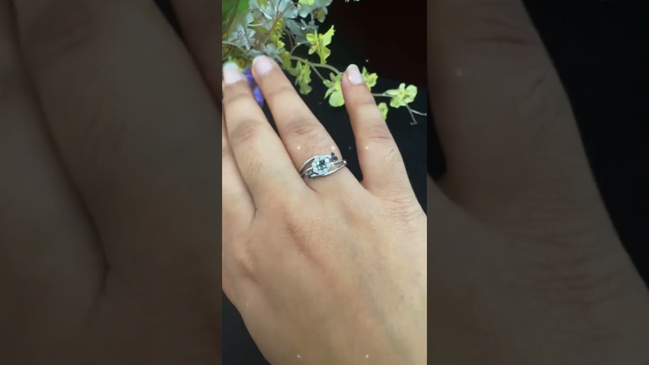 Diamond Celebrity’s Real 10kt White Gold Real 0.33CT Diamond Floral Shape Black Stone Ring size 7