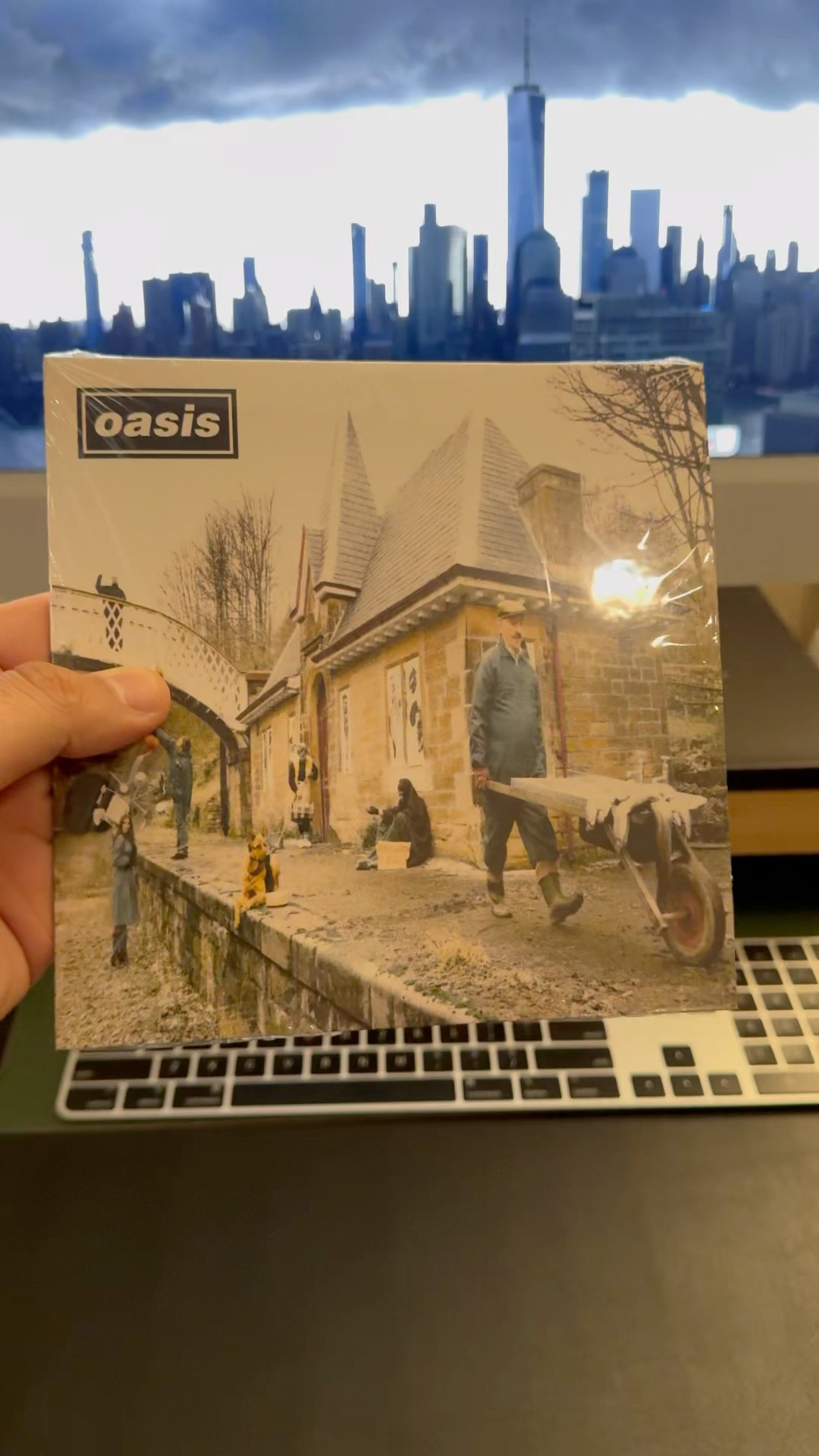oasis - Some Might Say 7