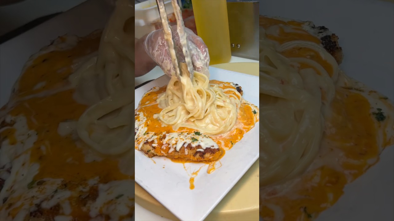 The CHICKEN VODKA PARMESAN TOPPED w/ FETTUCCINE ALFREDO from Elm Street Diner in CT! 🤤 #DEVOURPOWER