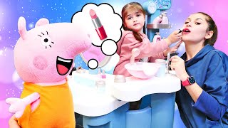 Peppa Pig anne domuz ile güzellik salonu oyunu. Ayşe ve Defne ile çeşitli evcilik videoları!