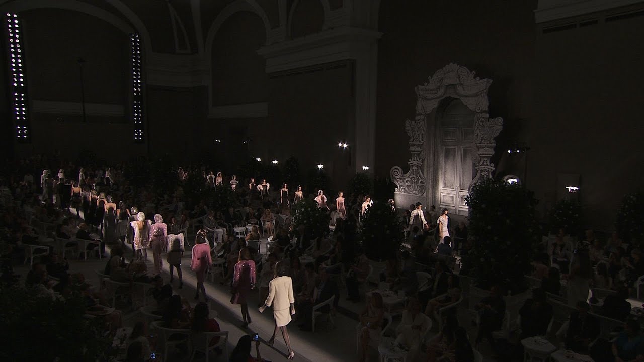 CHANEL Haute Couture Fall-Winter 2012/13 - Video of the show