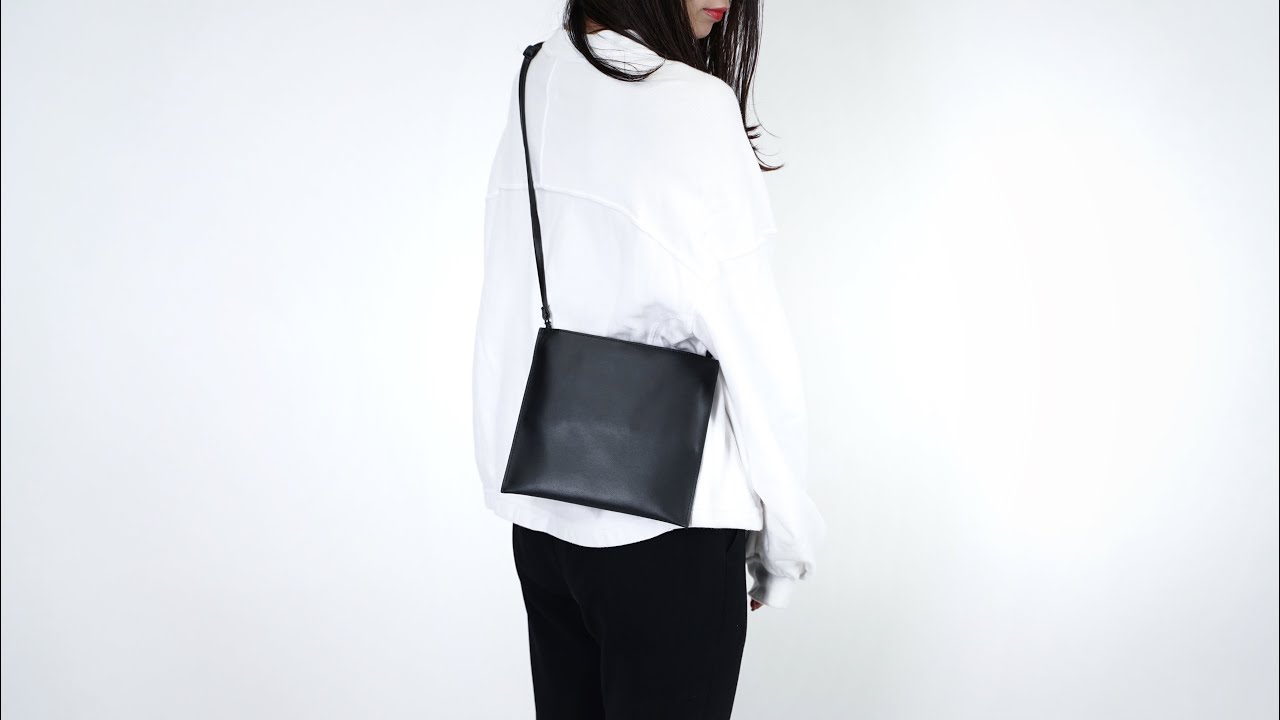 A thin wallet shoulder bag that can be used in 3 ways