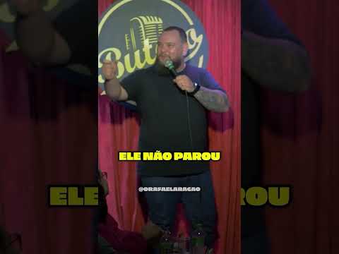 POLICIAL NA PLATÉIA