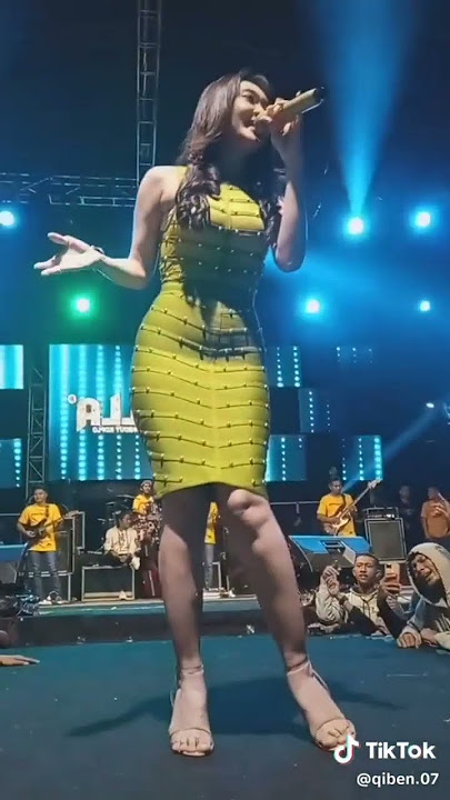 difarina indra live demak.    #adella #difarina #goyang